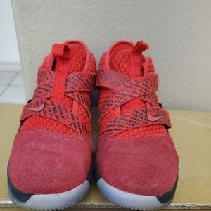 Nike Lebron James soldier XII youth shoes